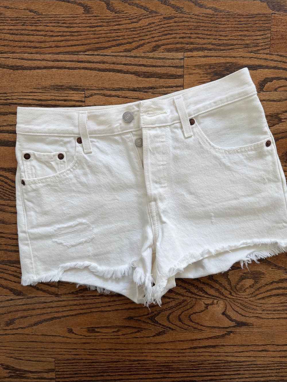Levi’s White Denim Shorts Size 25